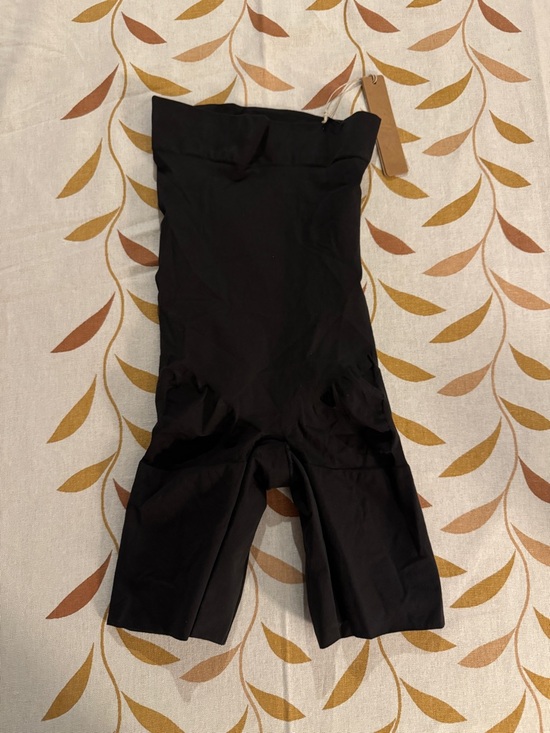 SKIMS Other - SKIMS Black High-Waist Mid-Thigh Shaping Shorts